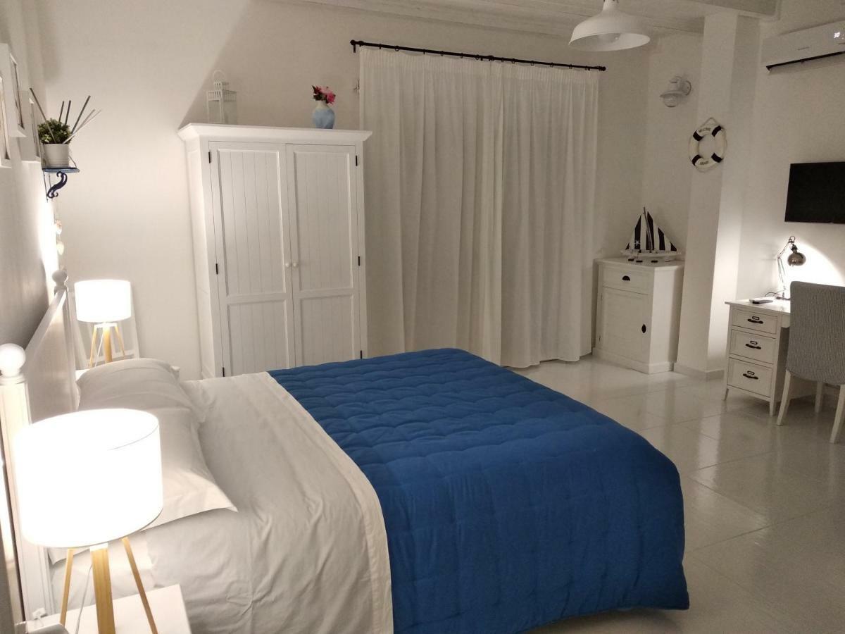 Latino Rent Room B&B Vista Mare 포르토 세자레오 외부 사진